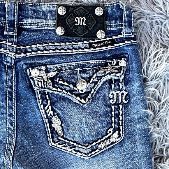 Miss Me Distressed Denim Jeans Capri JP5418P Medium Wash Bling White Stitch 27 - Picture 1 of 11